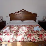 Oldhouse *